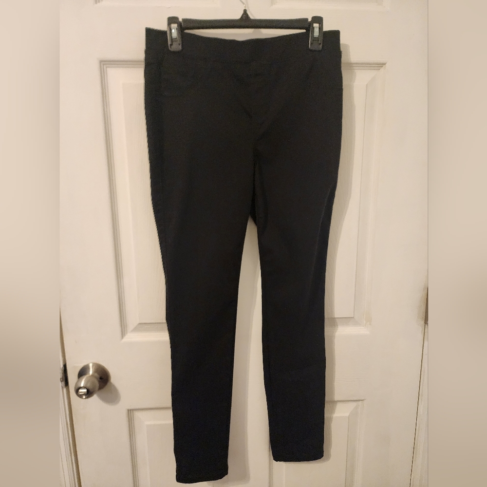 Never worn, skinny jeans